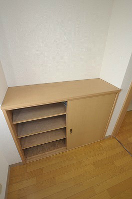 グローリー足立 玄関