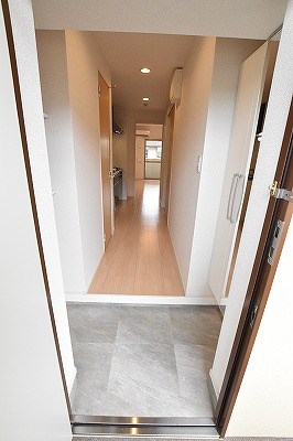 ラインスター三萩野 玄関