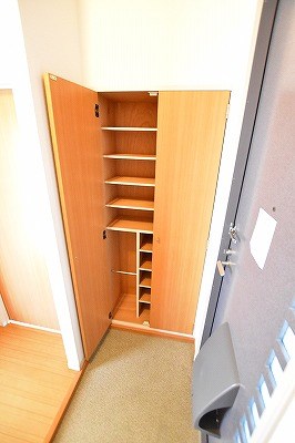 コーポランド津田新町　Ｃ棟 玄関