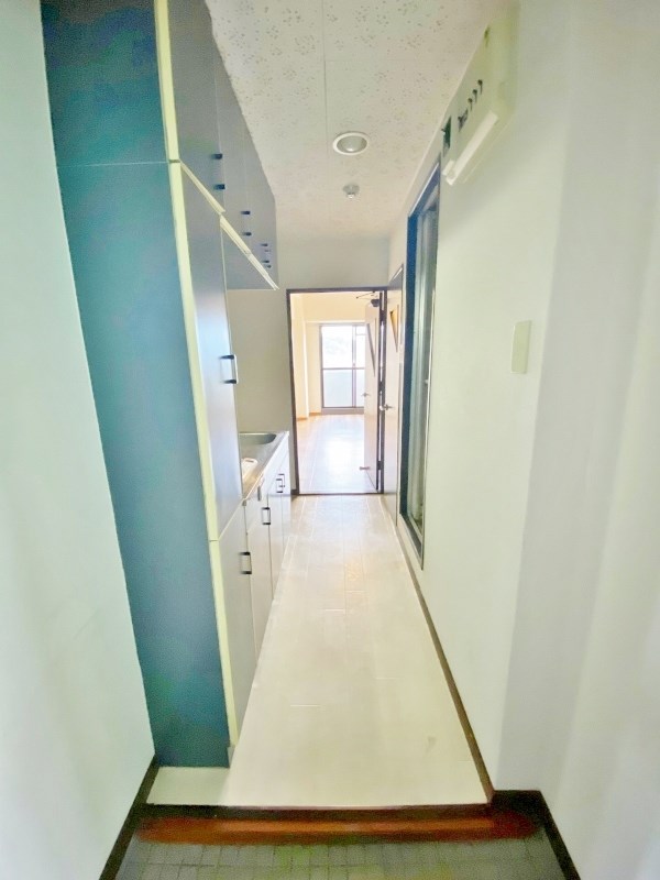 ロイヤルアネックス 玄関