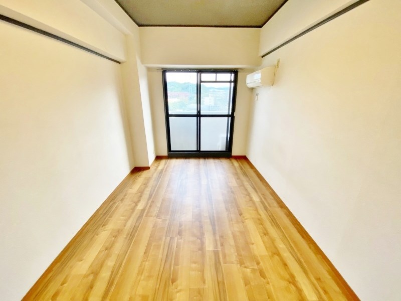 ロイヤルアネックス ベッドルーム