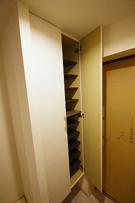 Ａ＆Ｅ　Ｇｌａｎｚ 玄関