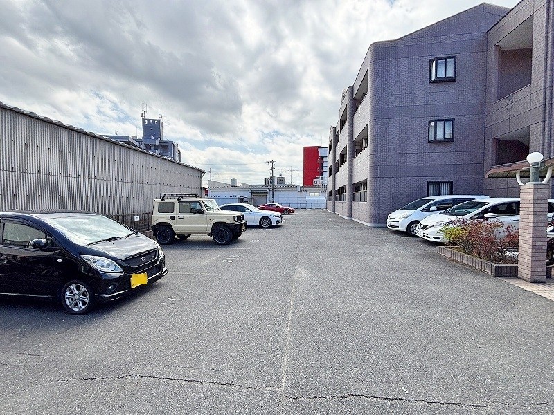ミレニアムハイツ熊本 駐車場