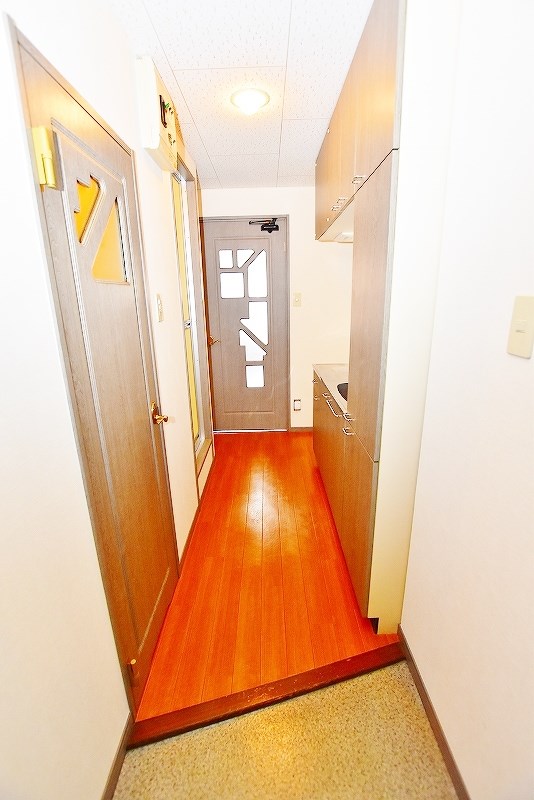 ニューサンリバー６番館 玄関