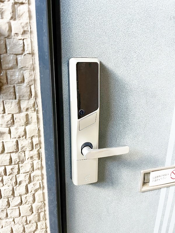 グローリー中村 玄関