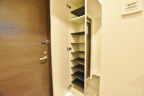 アクシオ北九州 玄関