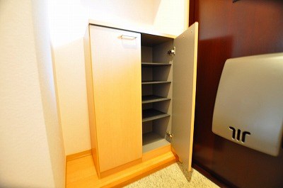 グランディール愛３ 玄関