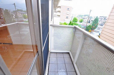 グランディール愛３ ベランダ