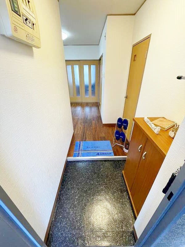 ニューコメタニビル 玄関