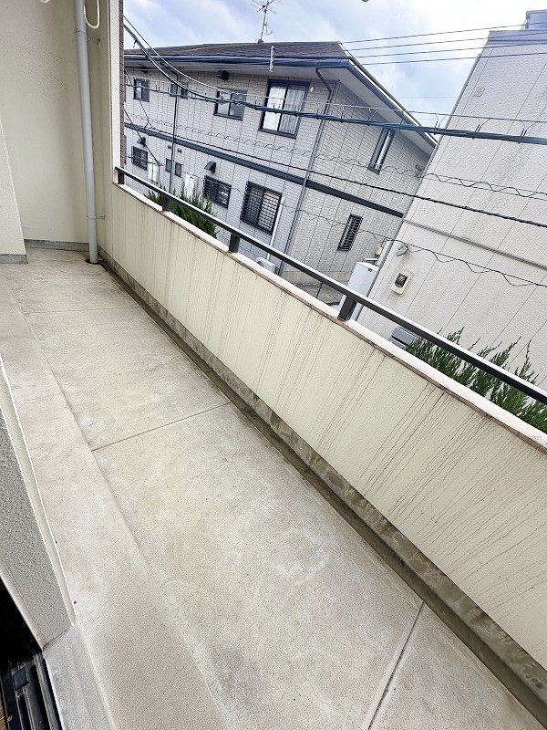 デニエ守恒 ベランダ