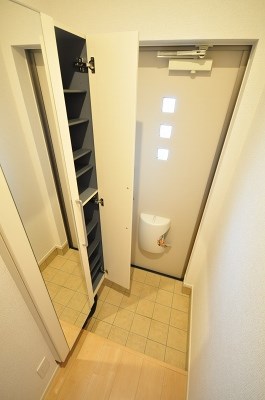 メゾンコンソラトゥールＡ 玄関