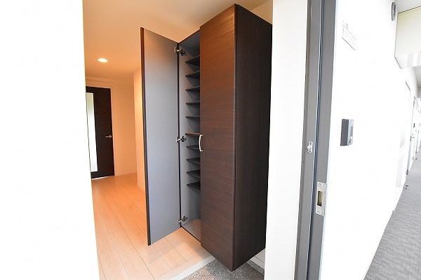 ブランボヌール小倉 玄関