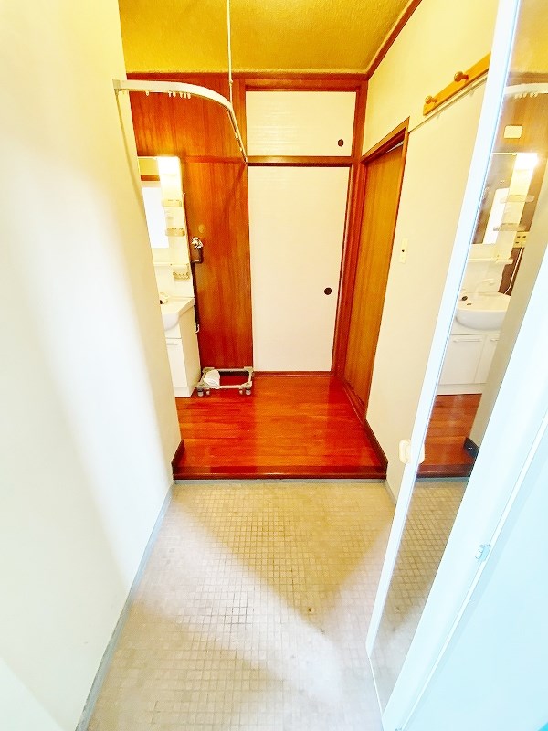 オベリスク常岡 玄関