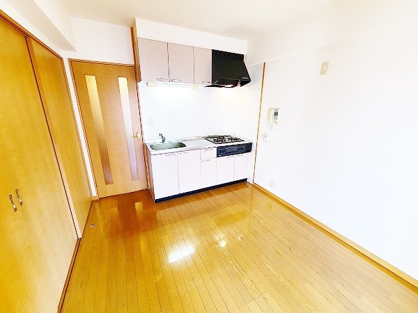 ニューシティアパートメンツ南小倉Ⅱ リビング