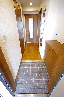 オールセインツ  玄関