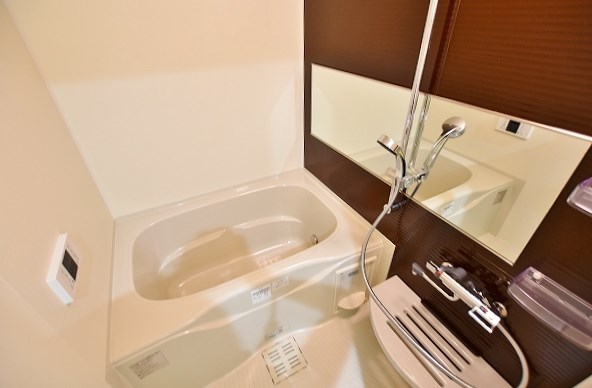 グランシャリオ三萩野 風呂画像