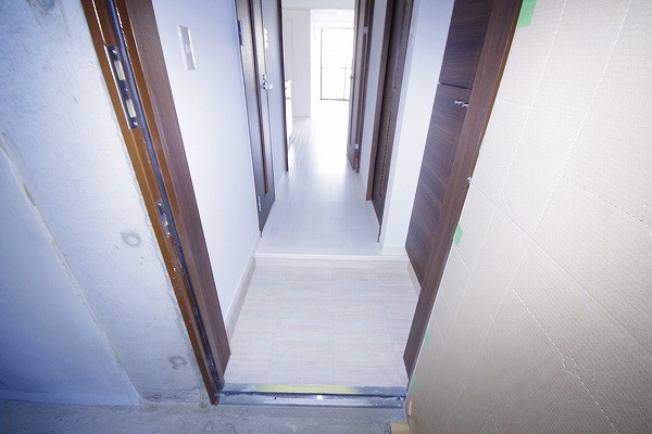 THE　SQUARE・Suite　Residence（ザ・スクエアスイートレジデンス） 玄関