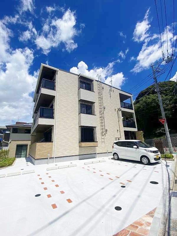 Ｈｉｌｌ　Ｓｉｄｅ（ヒルサイド） 301号室 外観