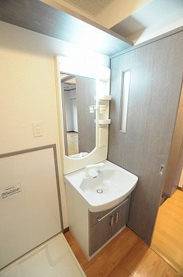 ロイヤルセンターＢＬＤ 洗面所
