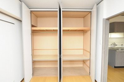 ロイヤルセンターＢＬＤ 収納