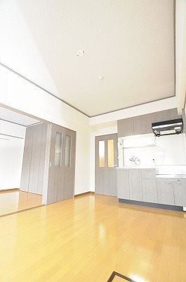 ロイヤルセンターＢＬＤ リビング