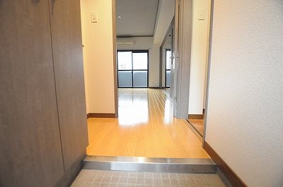 ロイヤルセンターＢＬＤ 玄関