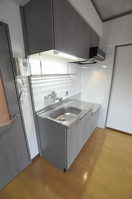 ロイヤルセンターＢＬＤ キッチン