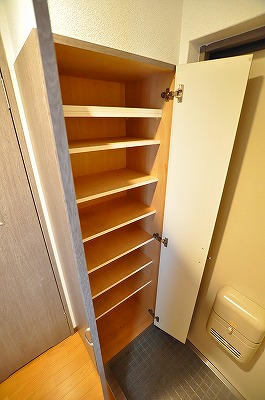 ロイヤルセンターＢＬＤ  玄関