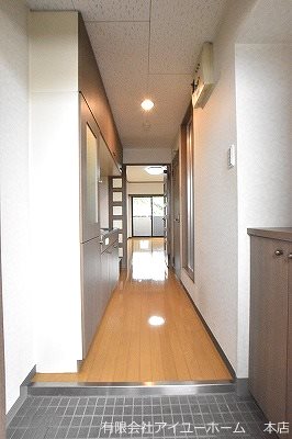 アヴィニール清水   玄関