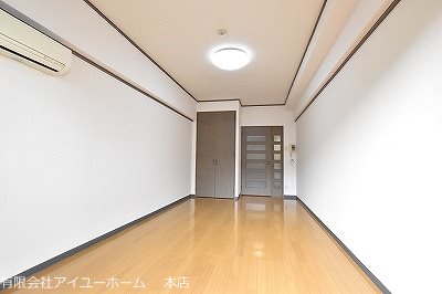 アヴィニール清水   リビング