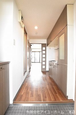 アヴィニール清水  玄関