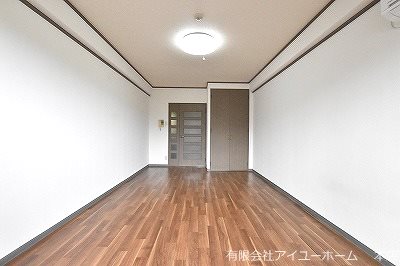 アヴィニール清水  リビング