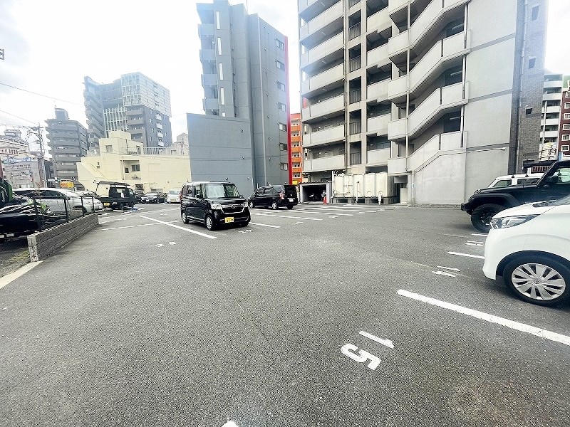 中津口センタービル 駐車場