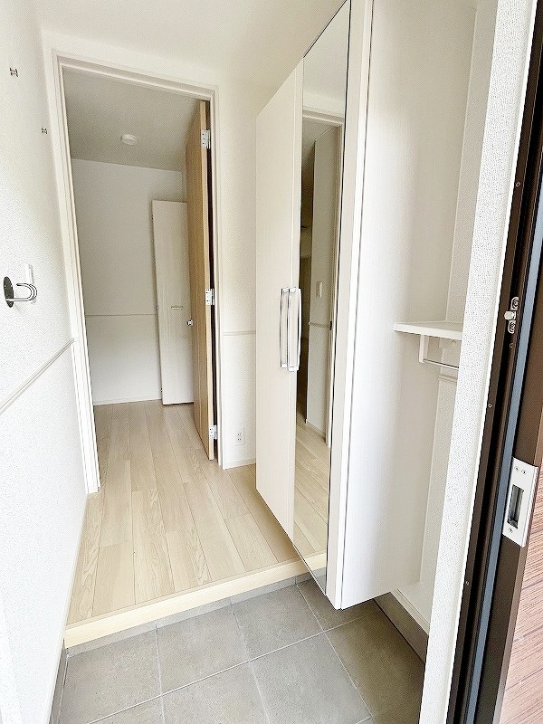 ブルーガーデン下石田 玄関