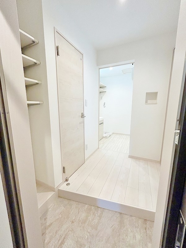 レーベンス清水 玄関