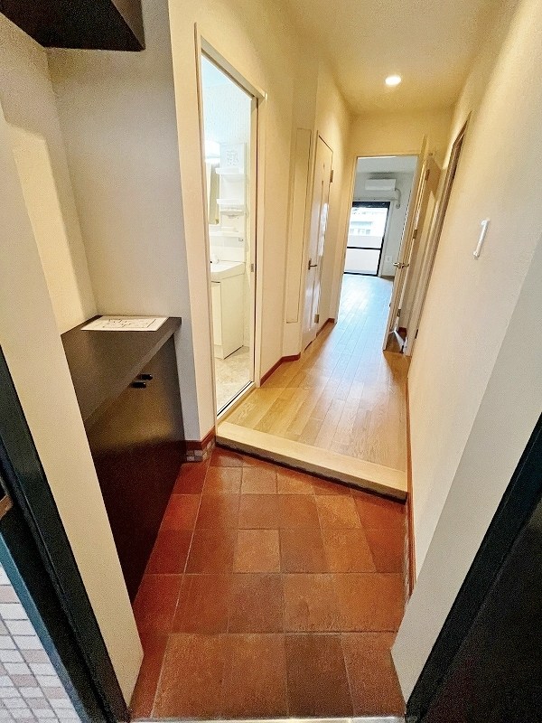 ピュアライフビル 玄関