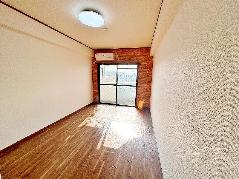 シヨン北九大前 リビング