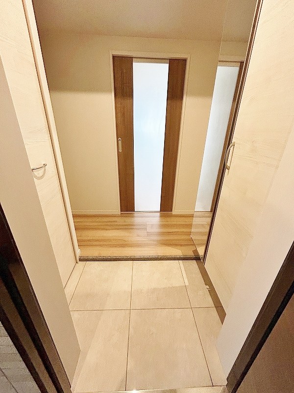 クレスト西小倉 玄関