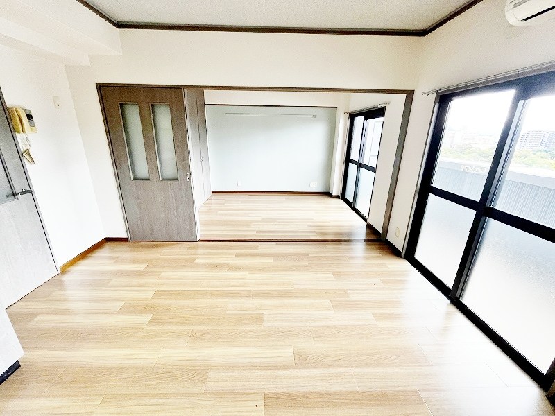 ロイヤルセンターＢＬＤ リビング
