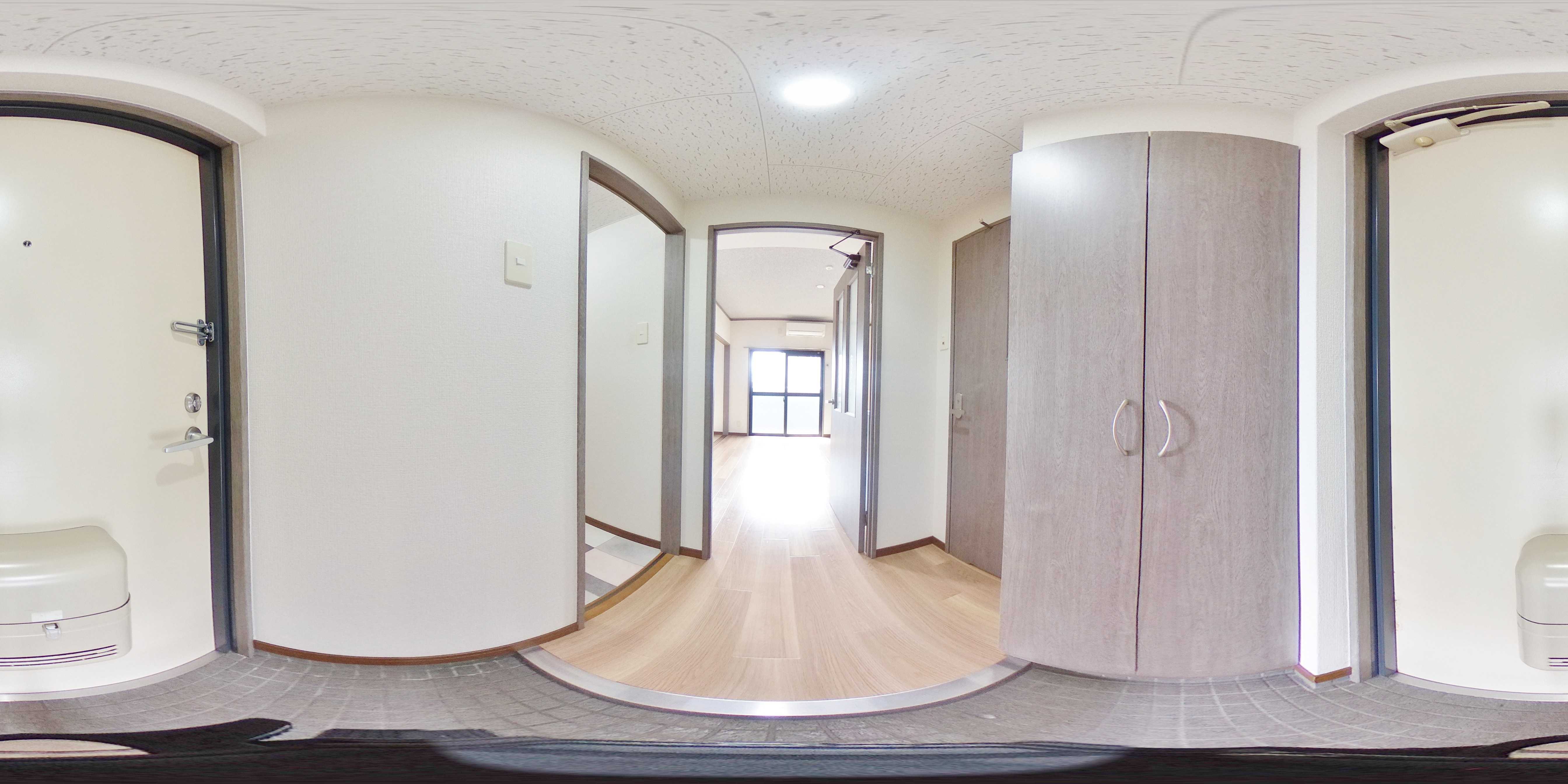 ロイヤルセンターＢＬＤ 玄関