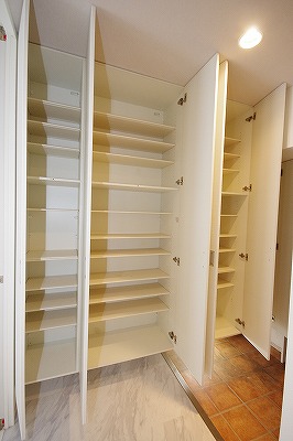 ＣＹＧＮＵＳ（シグナス） 玄関