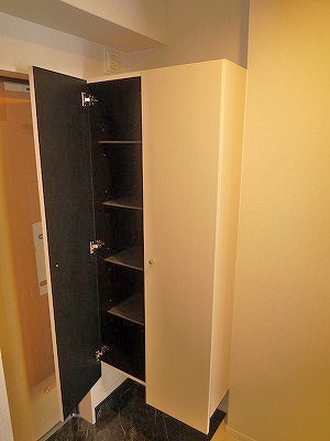 メゾンドソレイユ 玄関