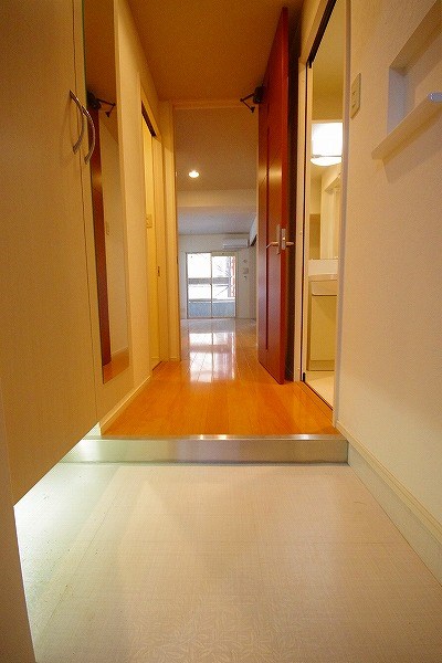 ＣＹＧＮＵＳ（シグナス）  玄関