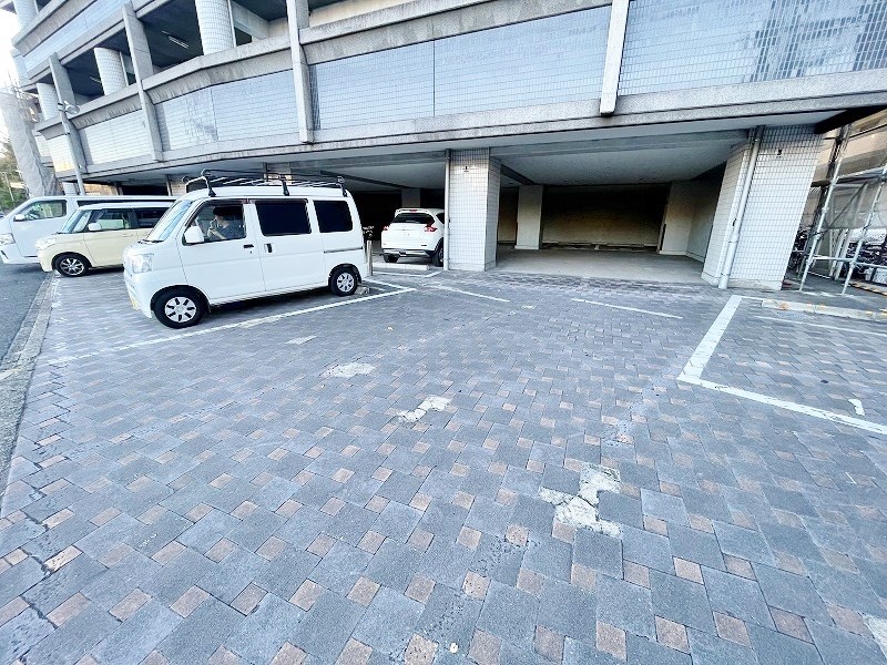 ギャラン南小倉 駐車場