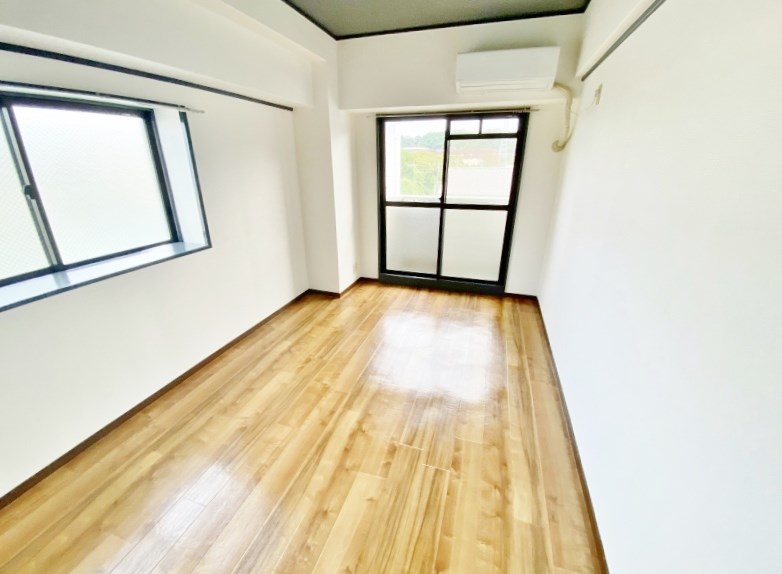 ロイヤルアネックス ベッドルーム