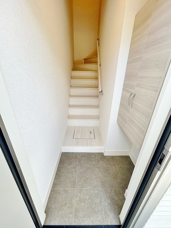 ファミールヴィラ　B棟    玄関