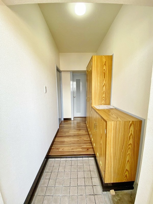 第８岡部ビル 玄関