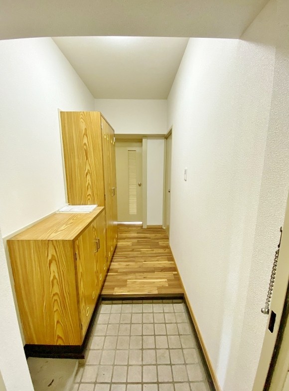 第８岡部ビル 玄関