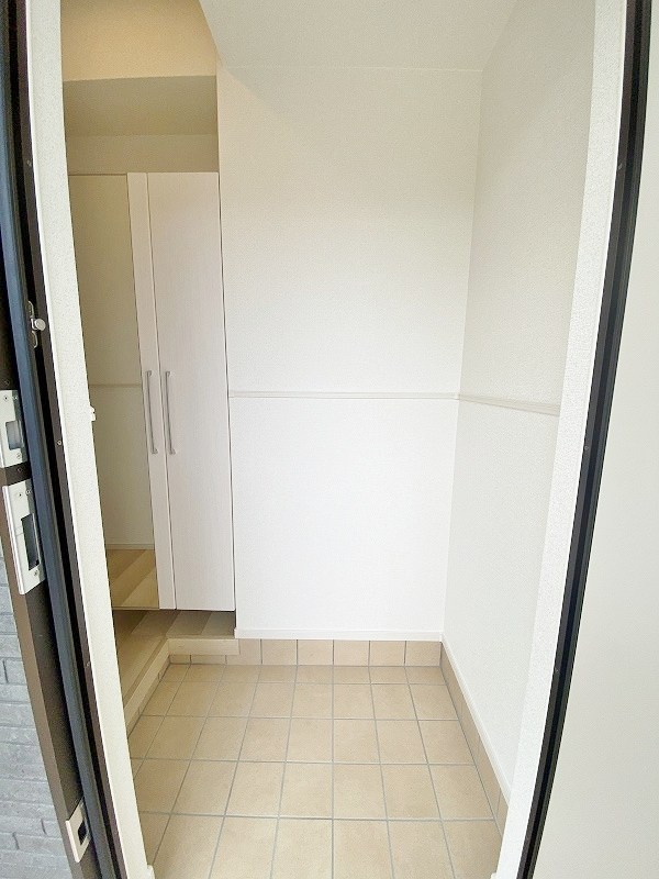 ラ・グリシーヌ 玄関