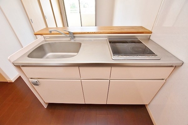 ＬＥＯＮ下到津 キッチン